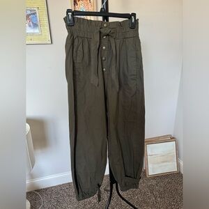 Moon River Green Cargo Pants Small NWOT